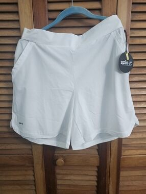 Spin-it White Pickler Activewear Shorts – NWT – Size Large